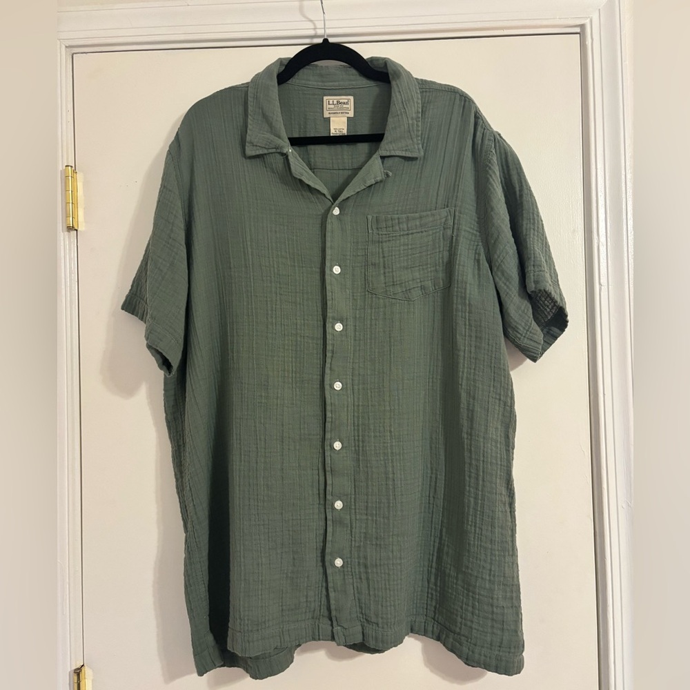 L.L. Bean Mens Short-Sleeve Button-Up Shirt in Sage Green Gauze